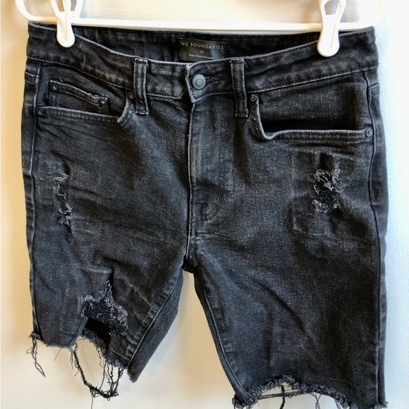 No Boundaries Men's Size 32 Distressed Black Jean Shorts - Picture 4 of 5